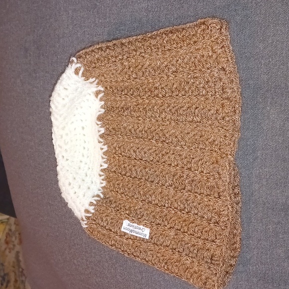 Hot coco and whip cream winter hat (111023D). - Picture 1 of 4
